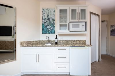 Kitchen area with pantry & mirror in Queen Premiere at Retro Suites Hotel