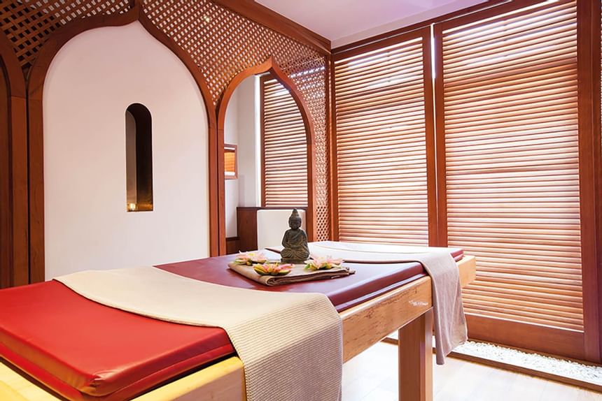 Treatment bed with towels in Ayurveda spa at Liebes Rot Flueh