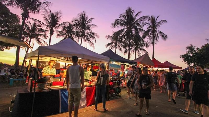 Evening shops at Mindil beach near Novotel Darwin Airport
