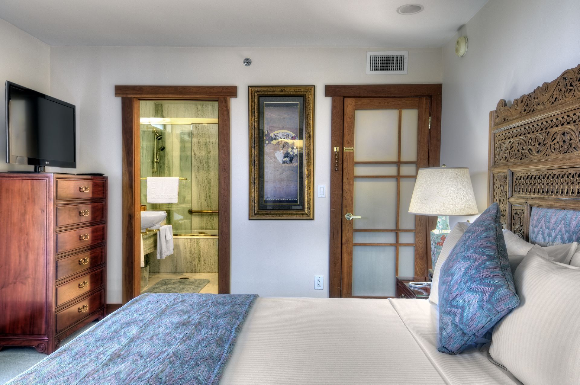 Asian Sunset Signature Suite | Dinah's Garden Hotel Refresh