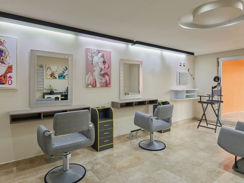 Three hair salon chairs and mirrors in a salon at Grand Fiesta Americana Veracruz.