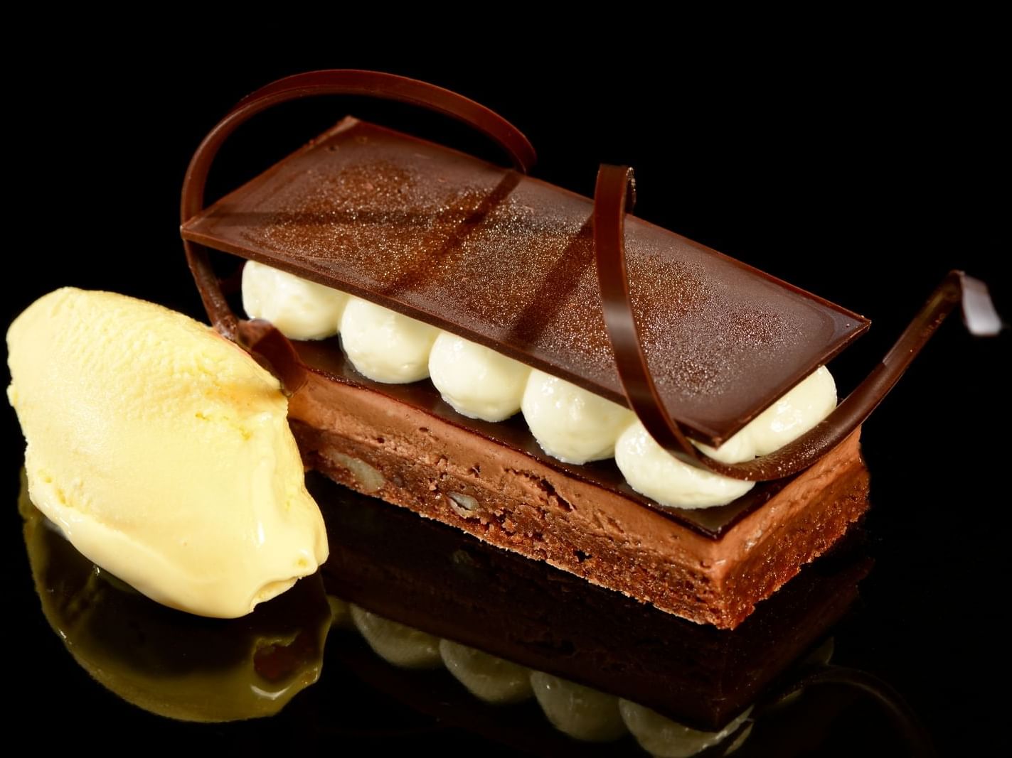 Dessert with chocolate, Hidden Garden Restaurant, La Colección
