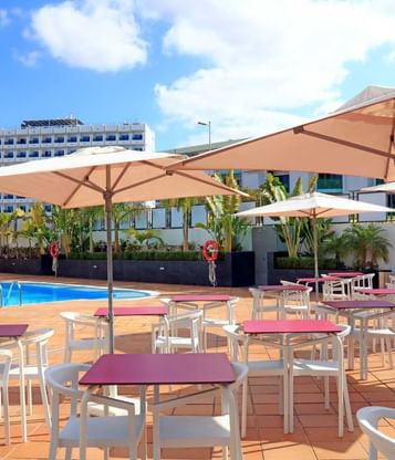 Dining & lounge area in Coco Loco Pool Bar at Labranda Marieta