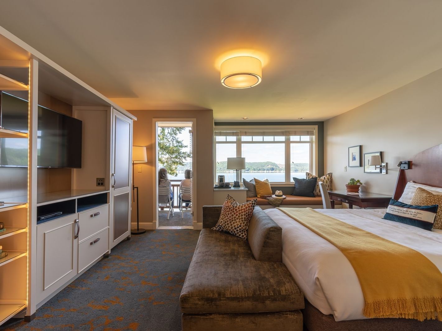 Waterfront Corner King Room at Alderbrook Resort & Spa