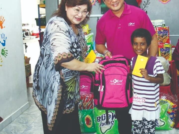 News 2019 - Giving 'Love Packages' to Children| Lexis® Hotel Group