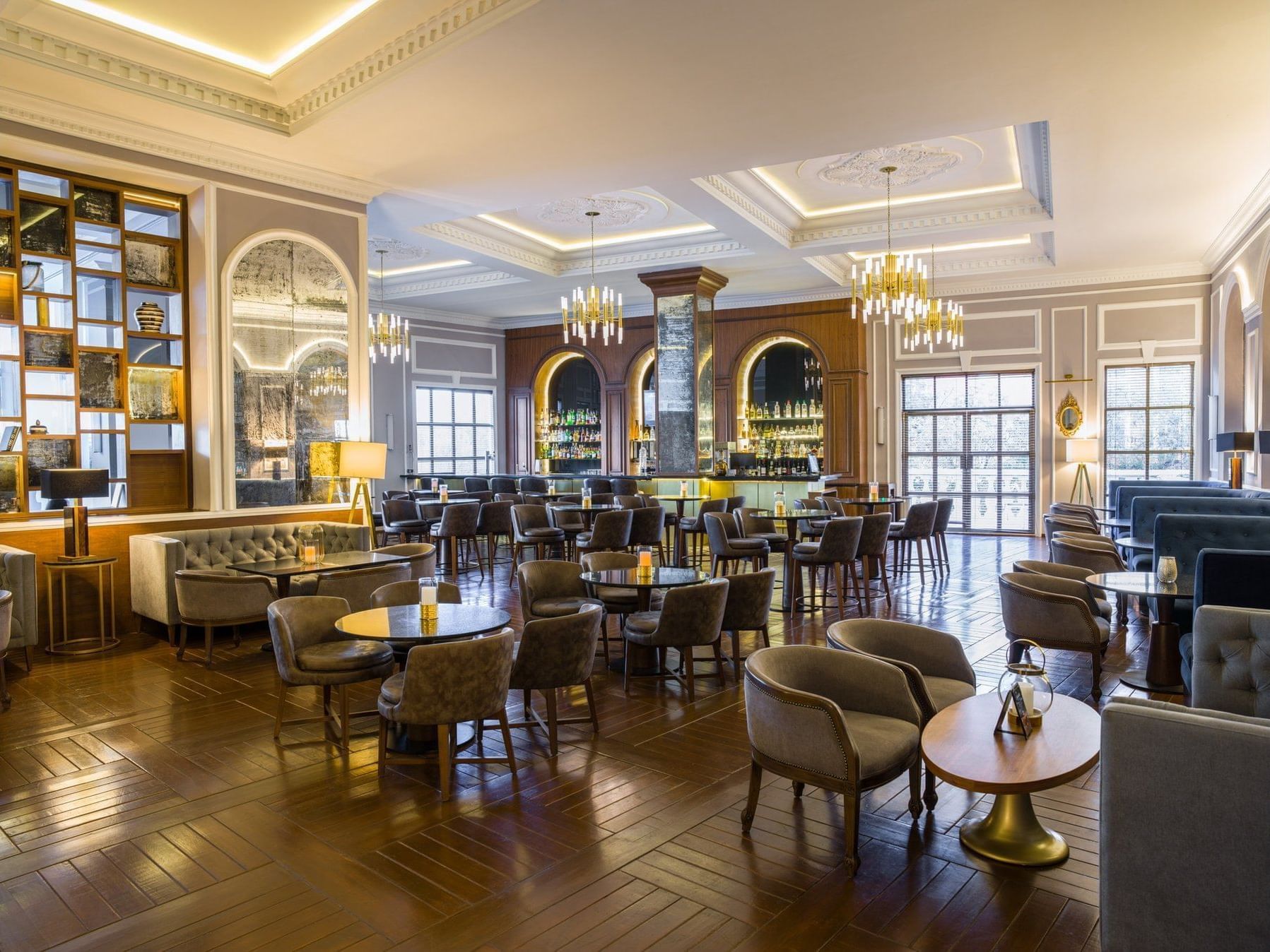 Dining table arrangements at Fiesta Americana