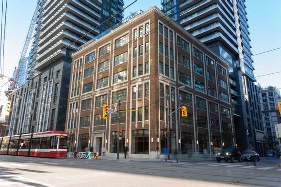 downtown toronto hotel building