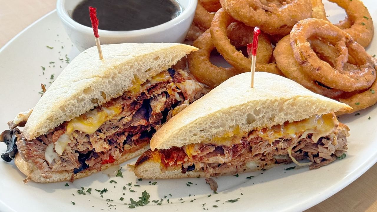 Sandwich and onion rings