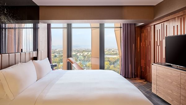 Master Suite, 1 King with TV and comfy bed at Fiesta Americana Viaducto Aeropuerto