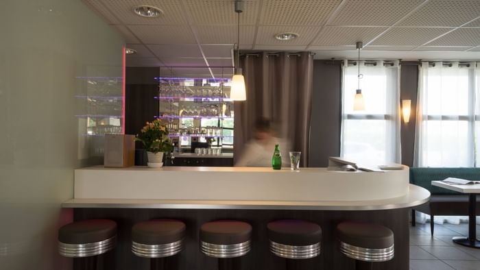 A receptionist at the reception desk in Hotel Novella Premium