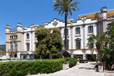Stunningly bright and welcoming - Facade