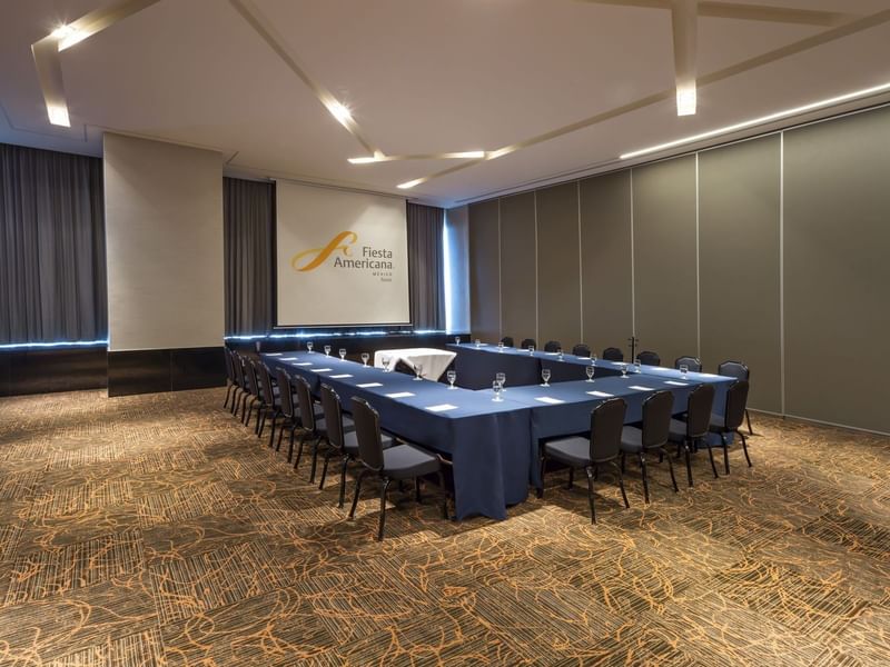 U shaped table set-up in an event room at FA México Toreo