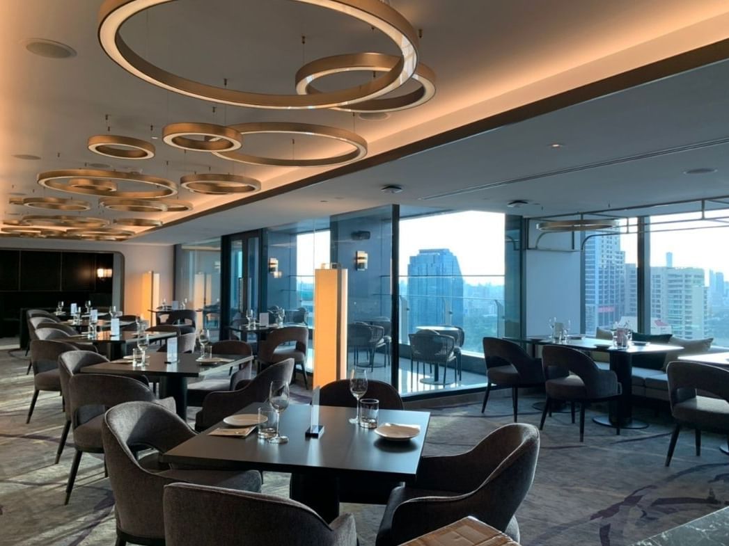 Carlton Club Lounge dining at Carlton Hotel Bangkok Sukhumvit