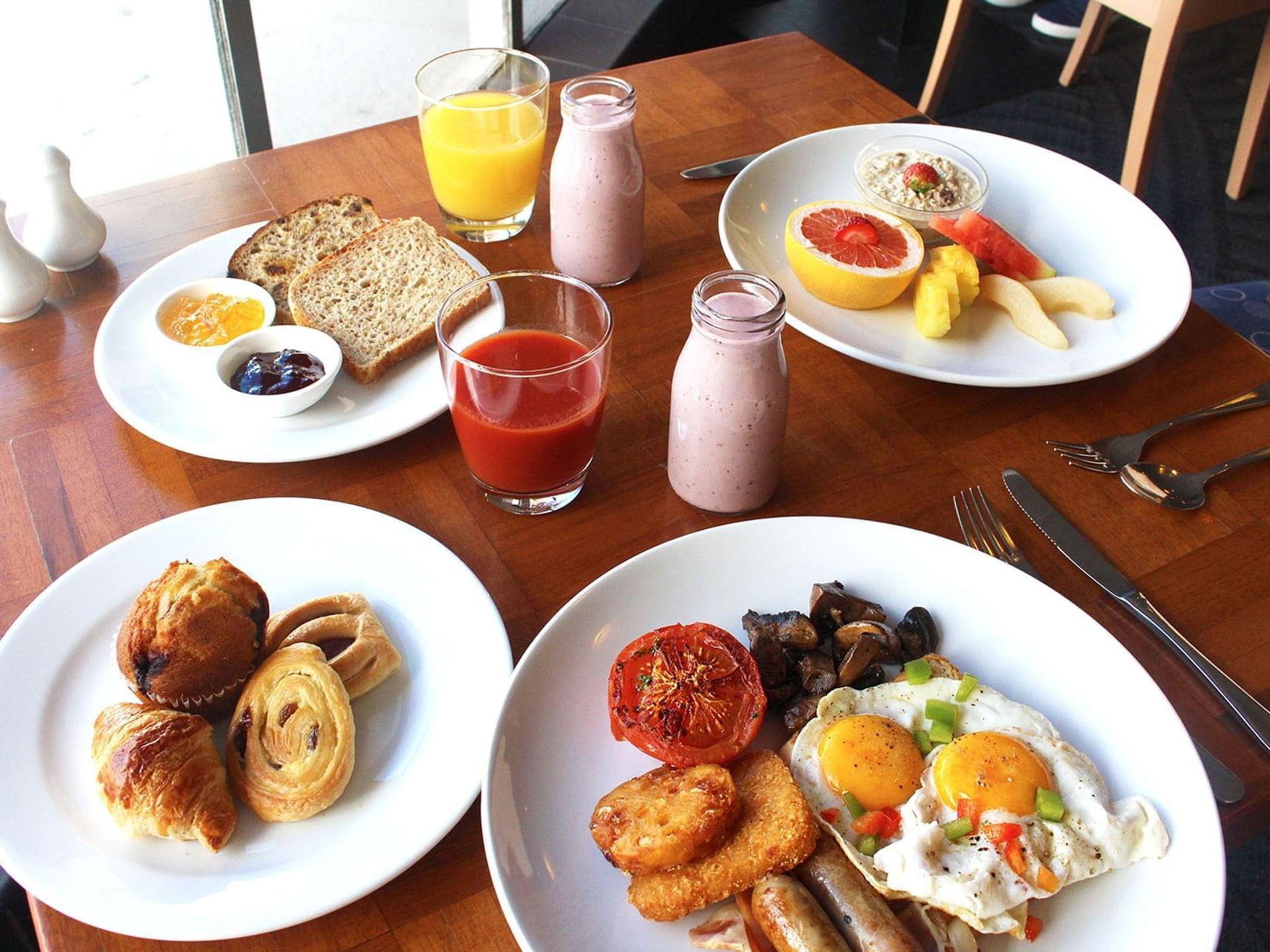 Breakfast table in Whitby's Restaurant & Bar at James Cook Hotel