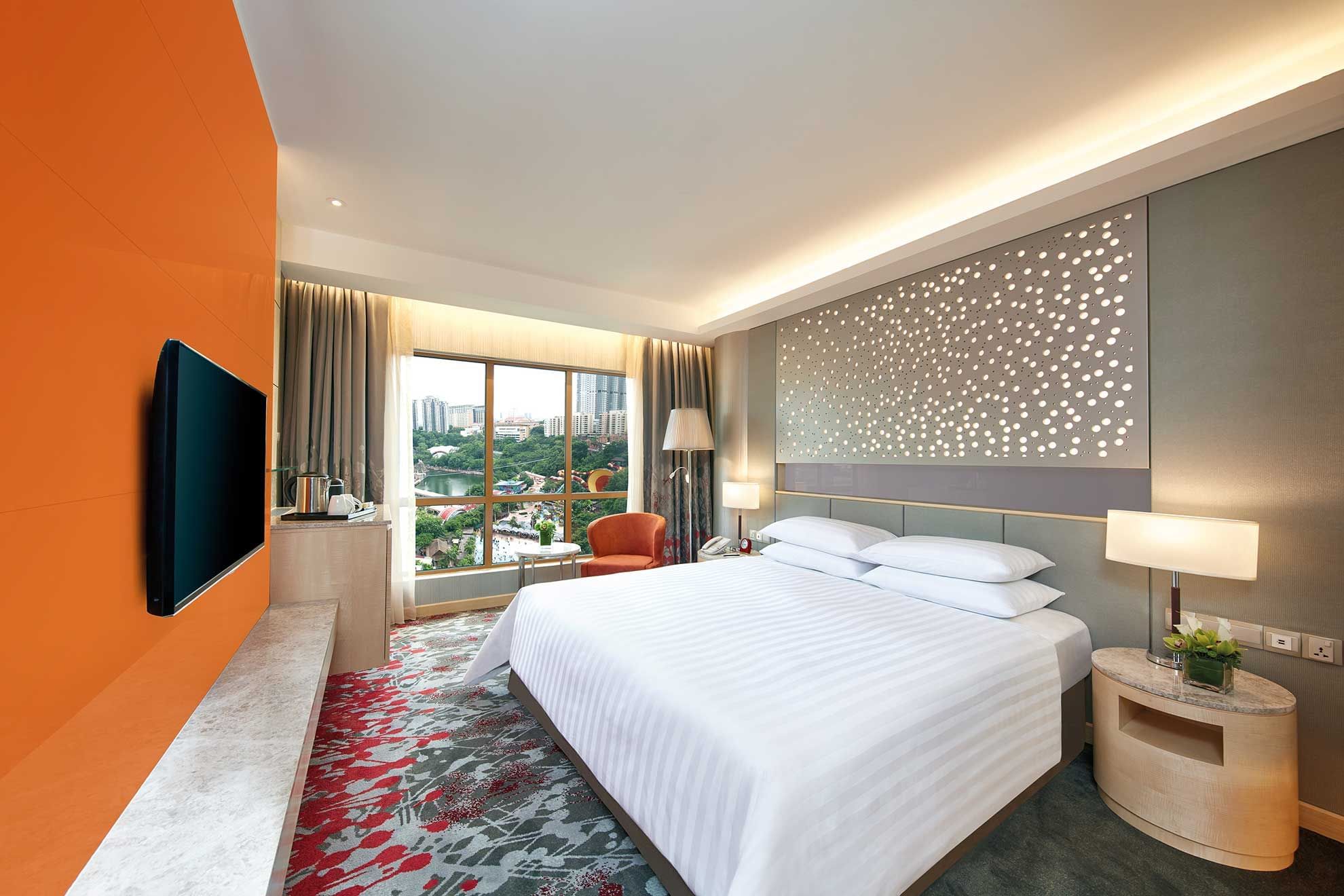 Bed & TV in Deluxe Park King Room at Sunway Hotel Pyramid