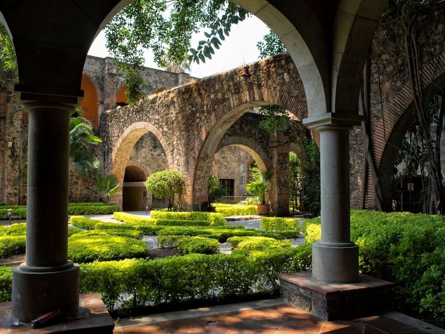 Arches & Garden area at Fiesta Americana Hotels