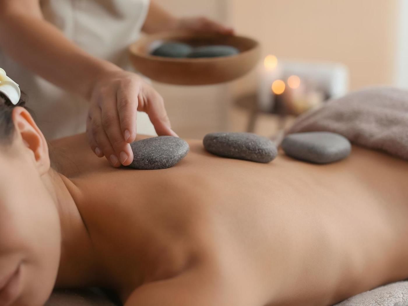 Close-up Hot stone massage in a spa at FA Monterrey Pabellón M