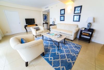 Living room with blue décor