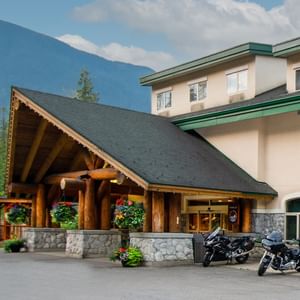 Coast Hillcrest Hotel Exterior