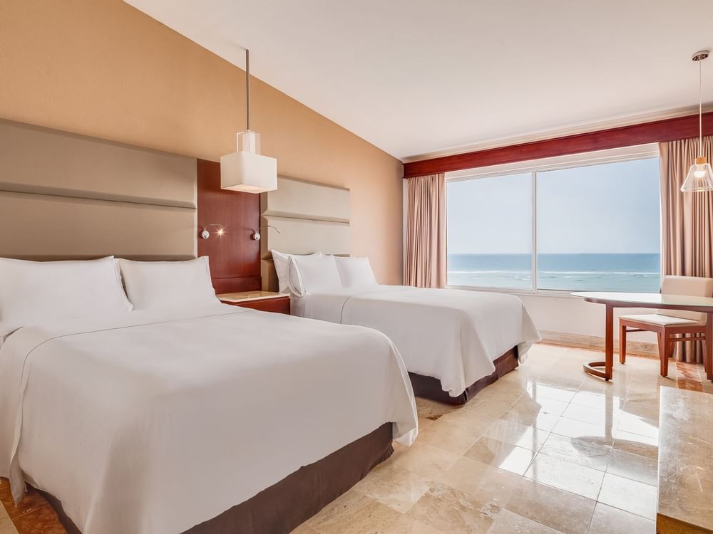 White sheeted beds in Grand Club Double Room at GFA Veracruz