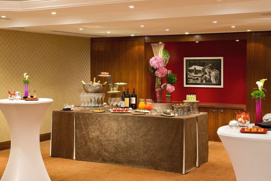 Salle de réunion de l'hôtel Warwick Paris