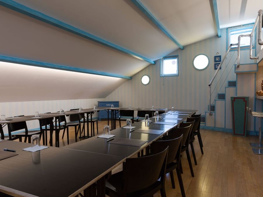 Modern meeting room at Hotel Qualys Reims-Tinqueux