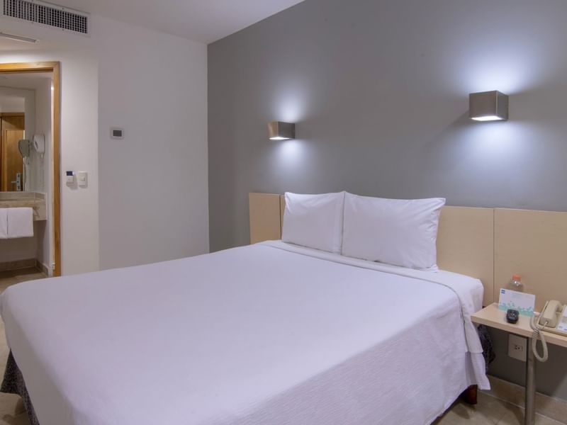 Cama King en Habitación Accesible en Fiesta Americana Travelty