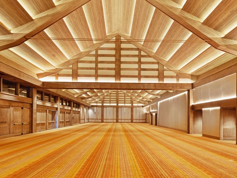 Wooden beams and orange carpeted floor of a large empty hall at Grand Fiesta Americana Sumiya Cuernavaca.