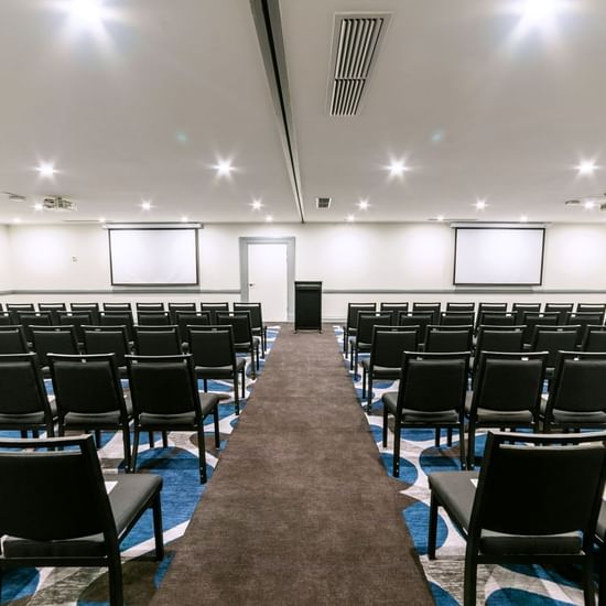 Seating arrangements in Rosser at Pullman Cairns International
