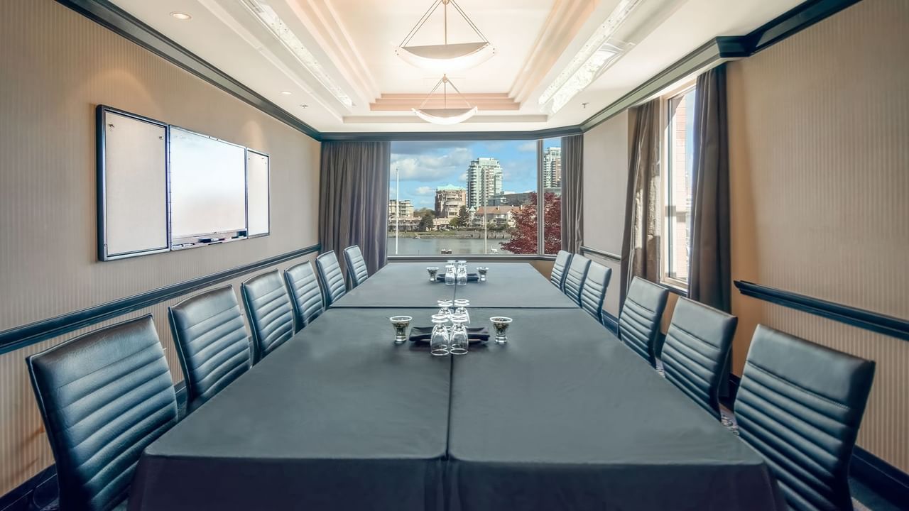 Meeting room with chairs and tables