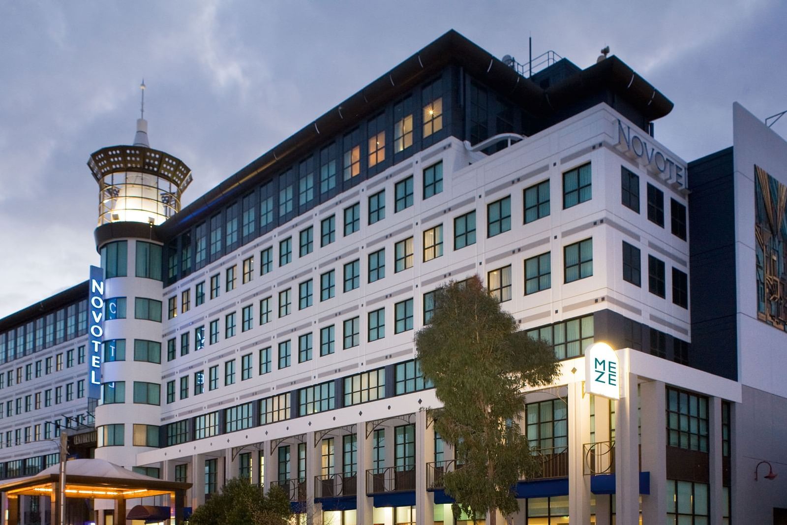 Exterior of the front façade of Novotel Glen Waverley