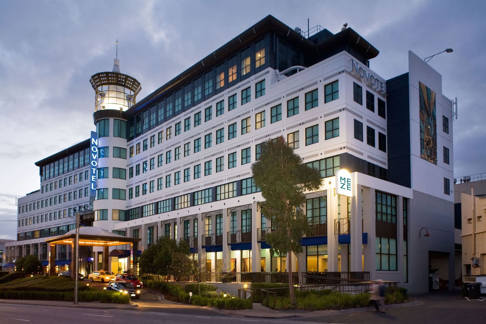 Exterior of the front façade of Novotel Glen Waverley