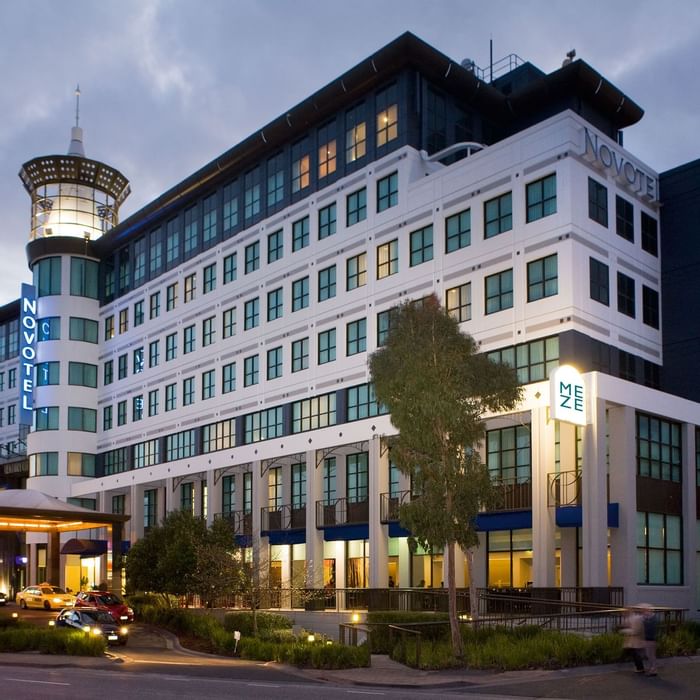 Exterior view of Novotel Melbourne Glen Waverley