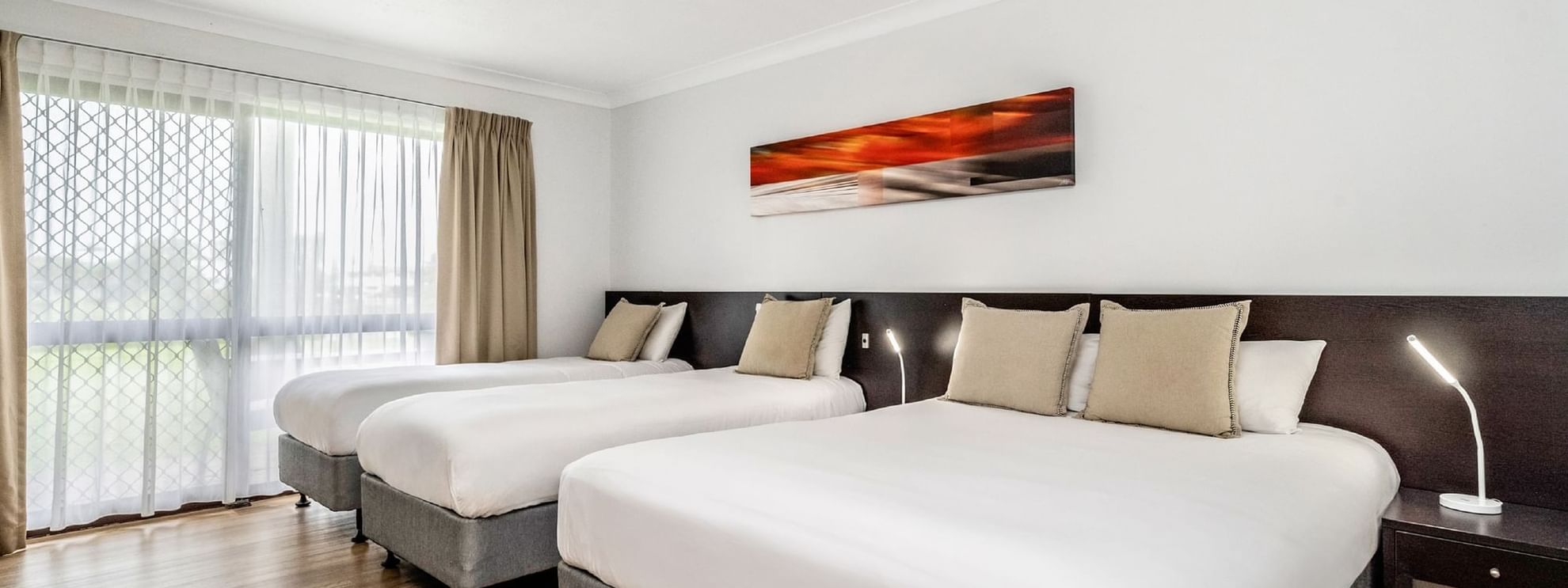 Family Room with a Queen and two Single beds is the  ideal accommodation for your Townsville family vacationily v