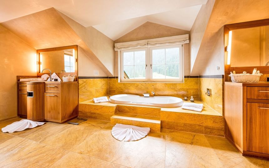 Premium Superior Suite Badezimmer, Hotel Liebes Rot Flüh, Halden