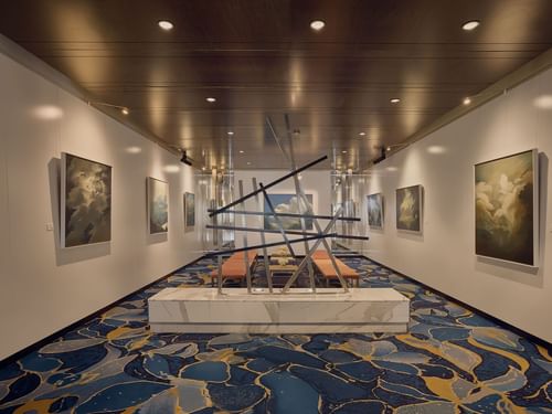 Exterior & Lobby