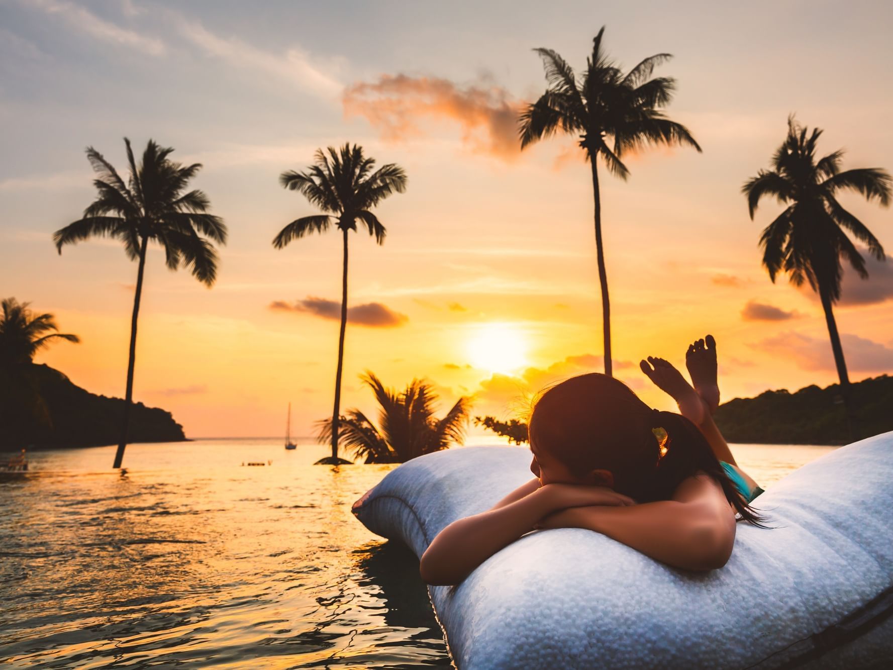Girl relaxing in infinity pool at Daydream Island Resort