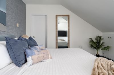 Guest room with a bed at Ogunquit River Inn