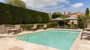 Swimming pool at Mas des Romarins, Originals Hotels