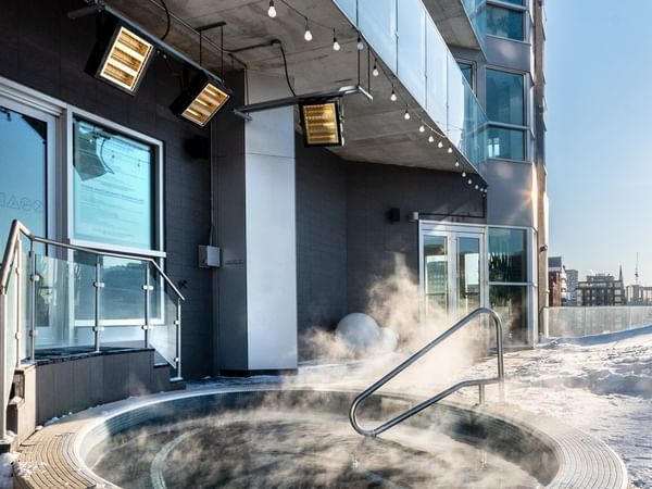 Snow-covered Hot tub during the winter at Warwick Le Crystal