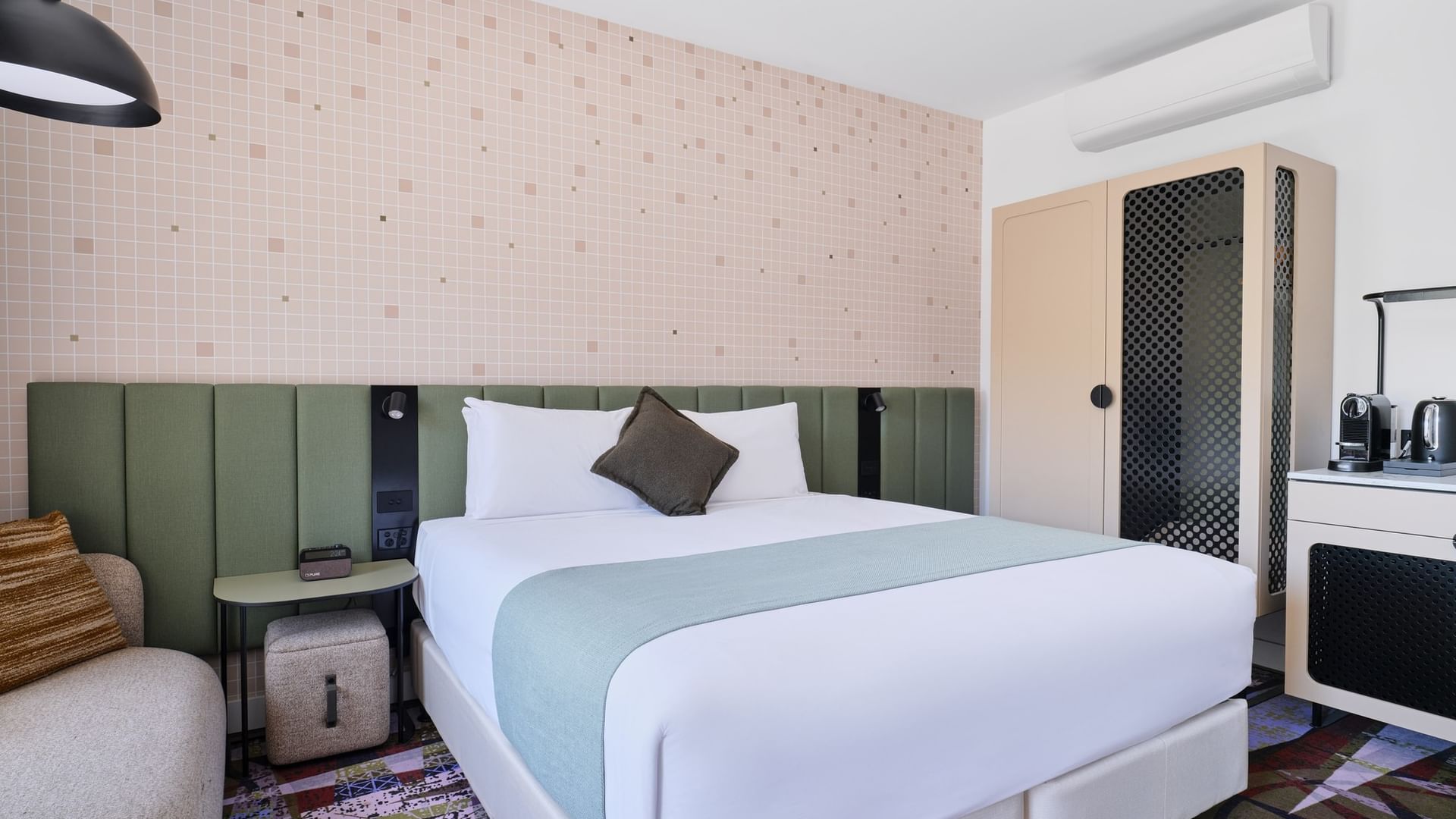 Novotel St Kilda Hotel Room_Feb2026_SimonShiff_0 5