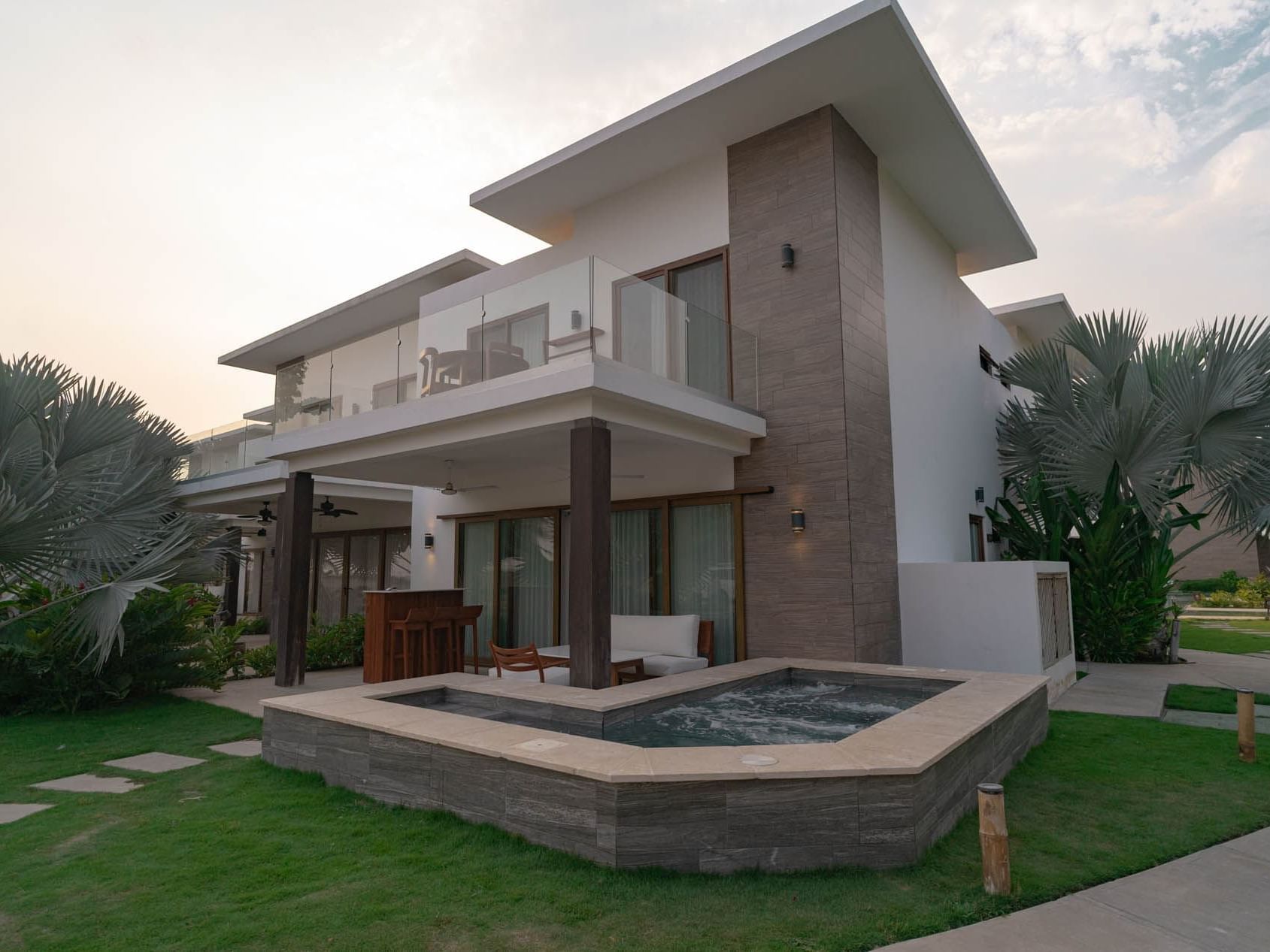 Exterior of Deluxe room with a Jacuzzi at La Mar Monterrico