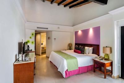 Resort-Room-King-Bed-02