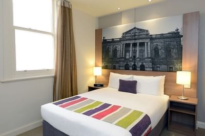 Standard Room with a Queen bed at Grosvenor Hotel