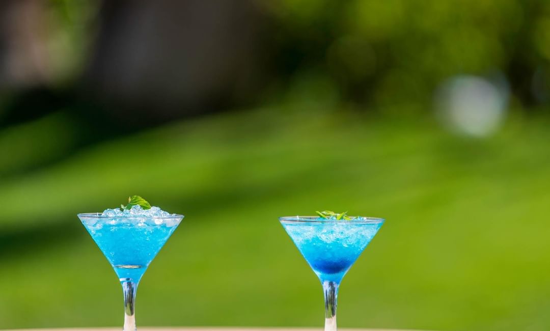 Bodrum Imperial'de açık havada servis edilen kokteyllere yakından bakın