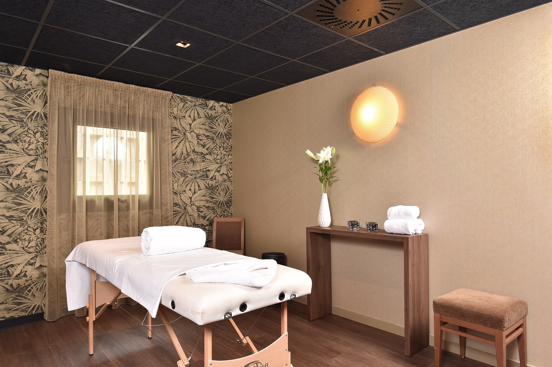 Espace bien-être avec accessoires à Oceania Saint-Malo