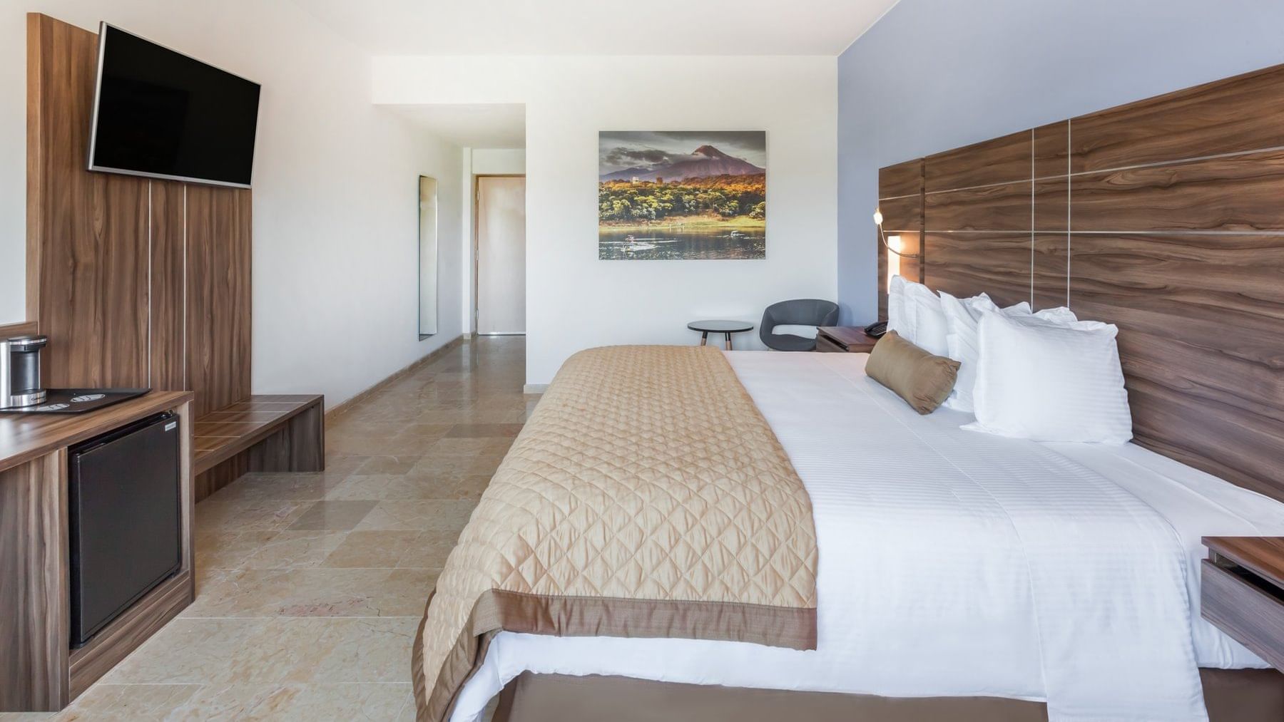 Double Bed with working area at Gamma Colima Garden