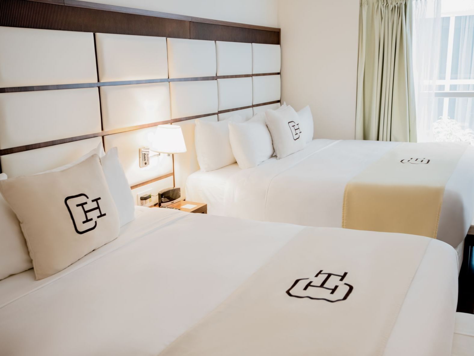 Habitación familiar con 2 camas queen en el Central Hotel Panama Casco Viejo en Panamá.