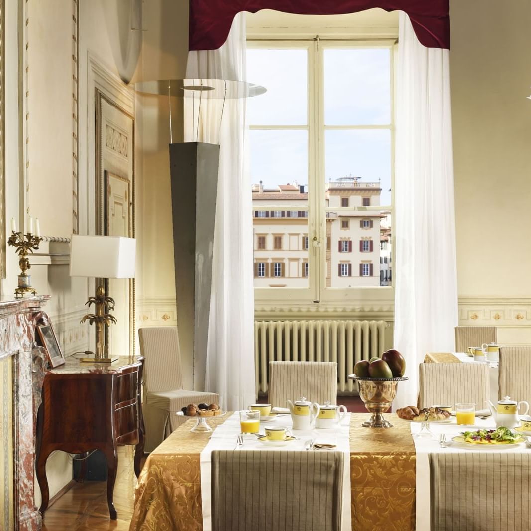 breakfast-hall-of-mirrors-leone-blu-suites
