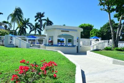 Exterior view of the Big Smaddy Bar at Holiday Inn Montego Bay